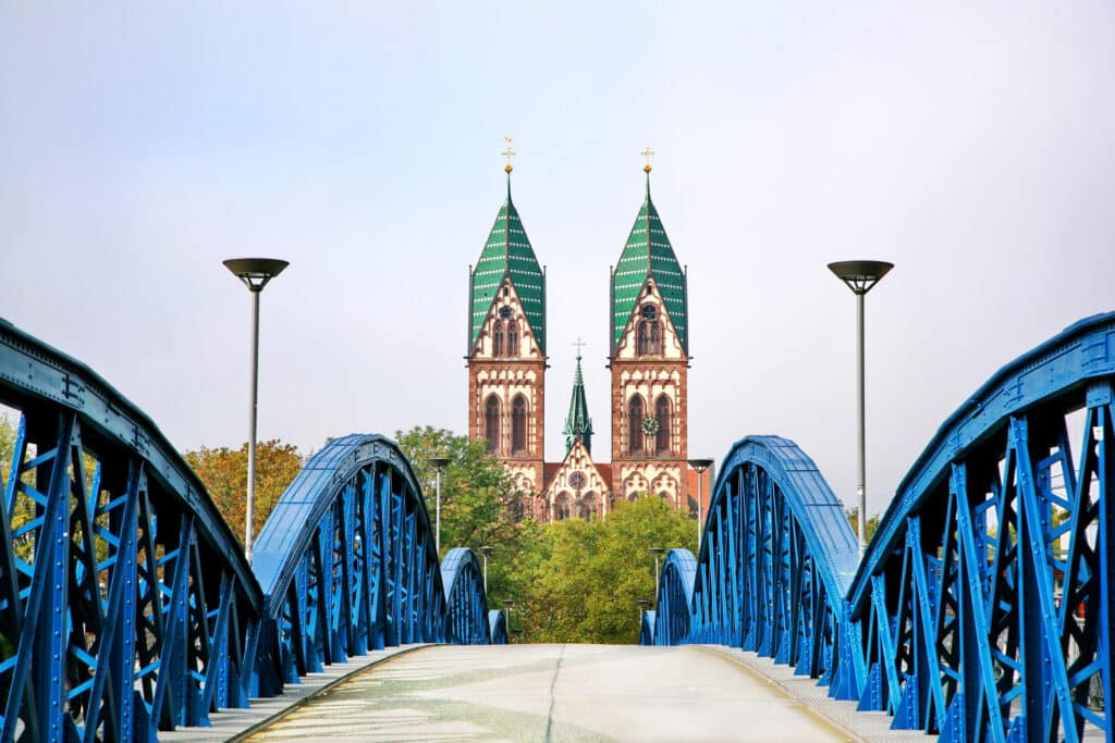 Freiburg Kirche Brücke